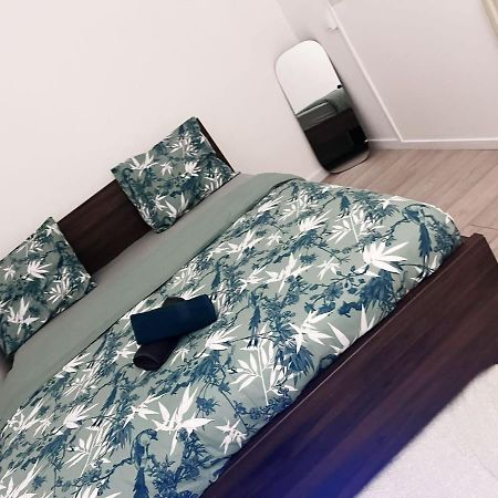 Logement Entier Chambre+Salon + Jardin & Terrasse Les Ulis Exterior foto