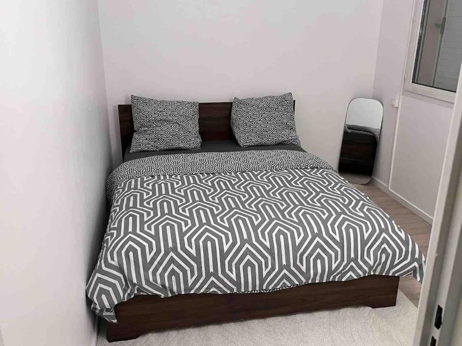 Logement Entier Chambre+Salon + Jardin & Terrasse Les Ulis Exterior foto
